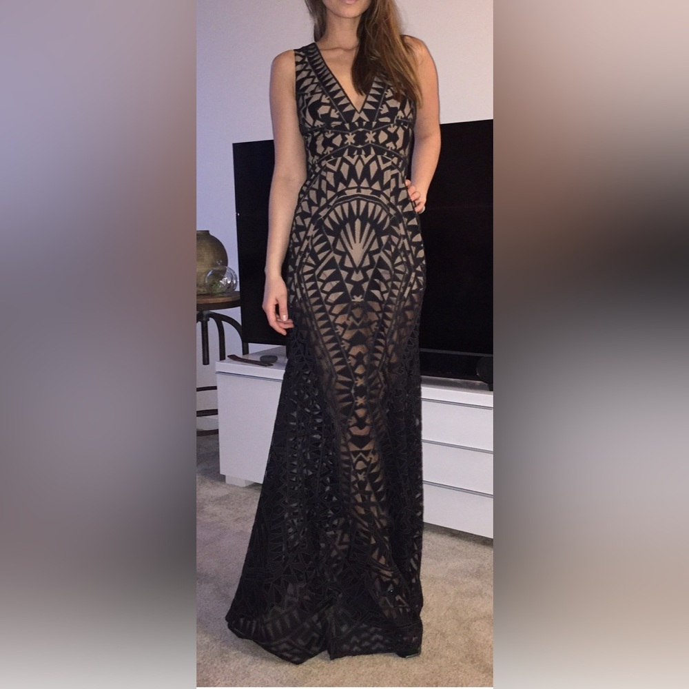BCBGMaxAzria Elegant Black Lace Evening Date night Long Sleeveless Dress
